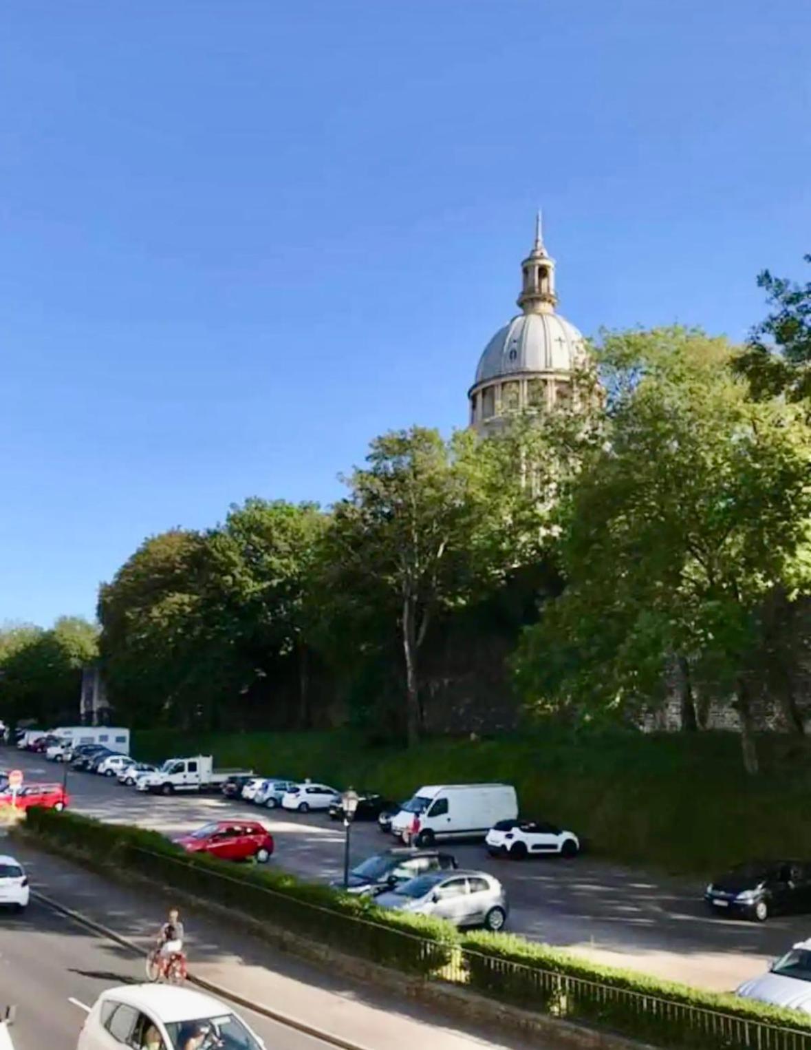 « le Grey » : Spacieux Avec Balcon Appartement